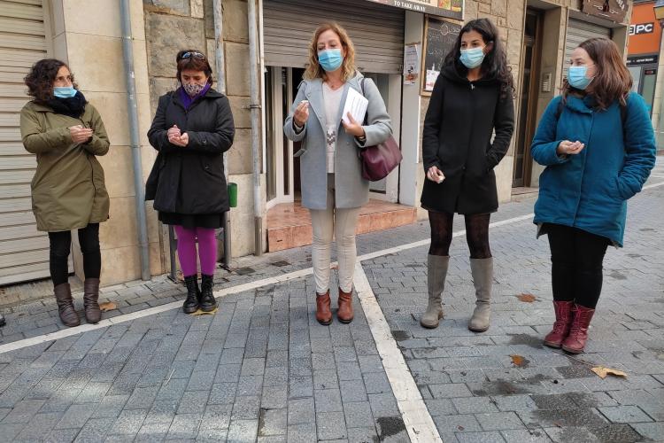 Minut de silenci davant del Consell Comarcal